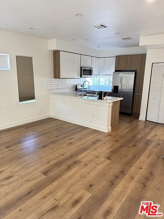 3 bed, 3.5 bath, 1350 sqft, $3,800 — Photo 4