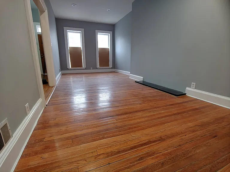 33 S Calhoun St — Photo 20