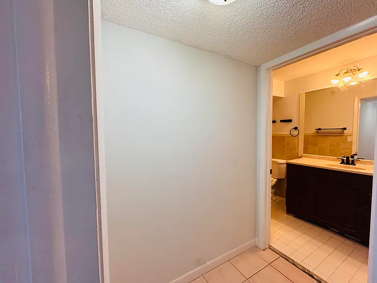 809 NE 199th St #105-7 — Photo 15