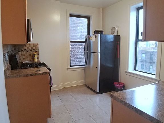3rd image of 334 Montgomery St #4N