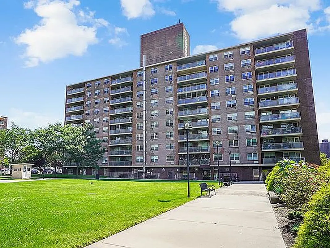 971 Jerome St APT 3F photo 1