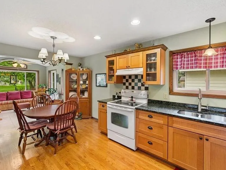 10414 Valley Forge Ln N — Photo 11