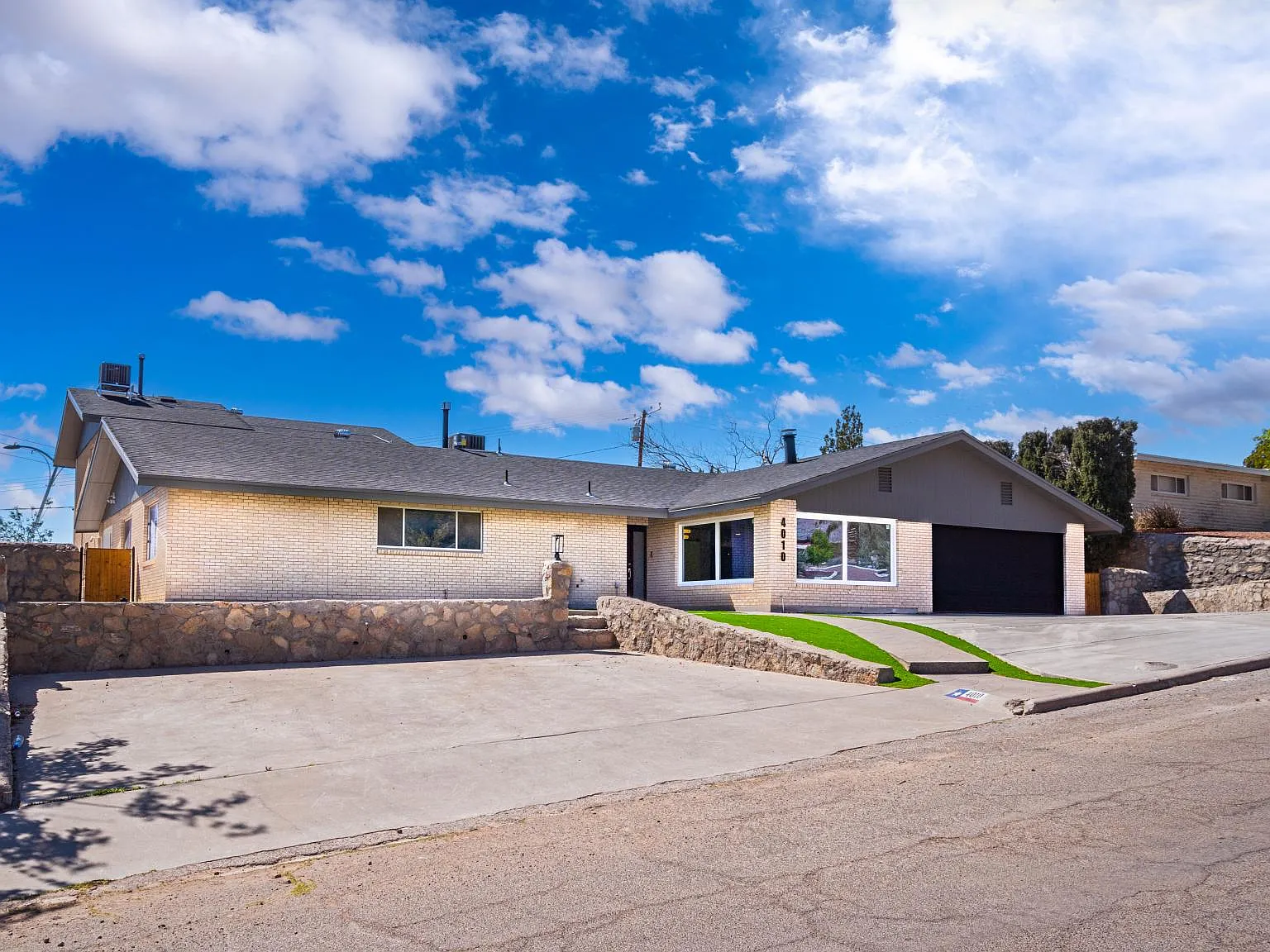 4 bed, 3.5 bath, 3100 sqft, $2,900 — Photo 1