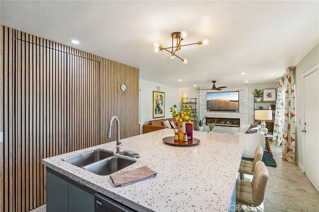 2 bed, 820 sqft, $3,500 — Photo 4