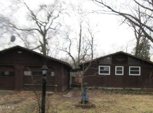 55952 Driftwood Dr, Colon, MI 49040