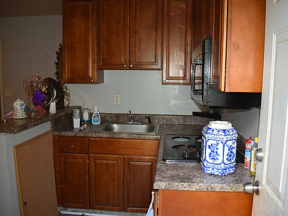3rd image of 1317 Manning Way