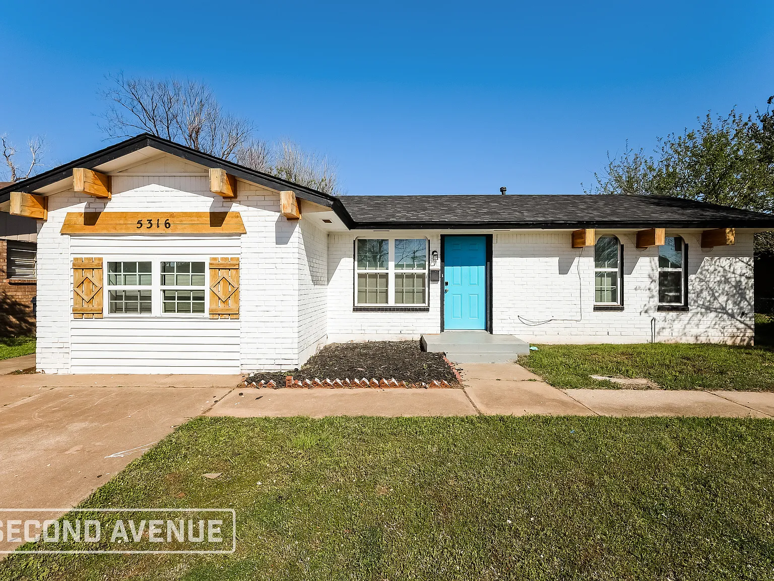 3 bed, 1.0 bath, 1154 sqft, $1,295 — Photo 1
