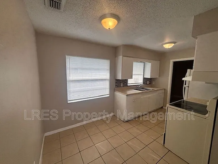2437 Chase Ave #A — Photo 6