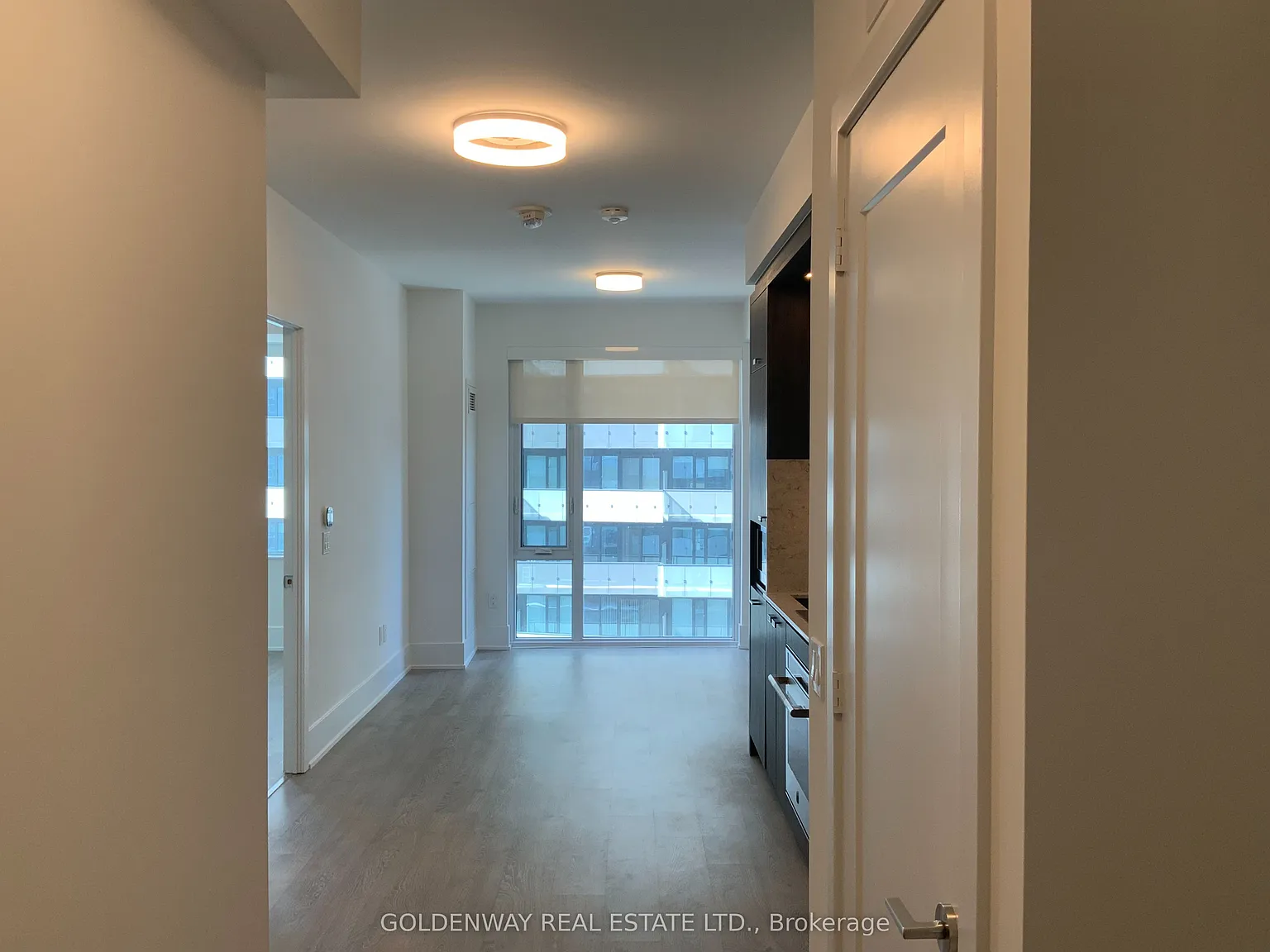 470 Front St W — Photo 2