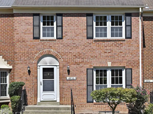 4936 Carriagepark Rd, Fairfax, VA 22032