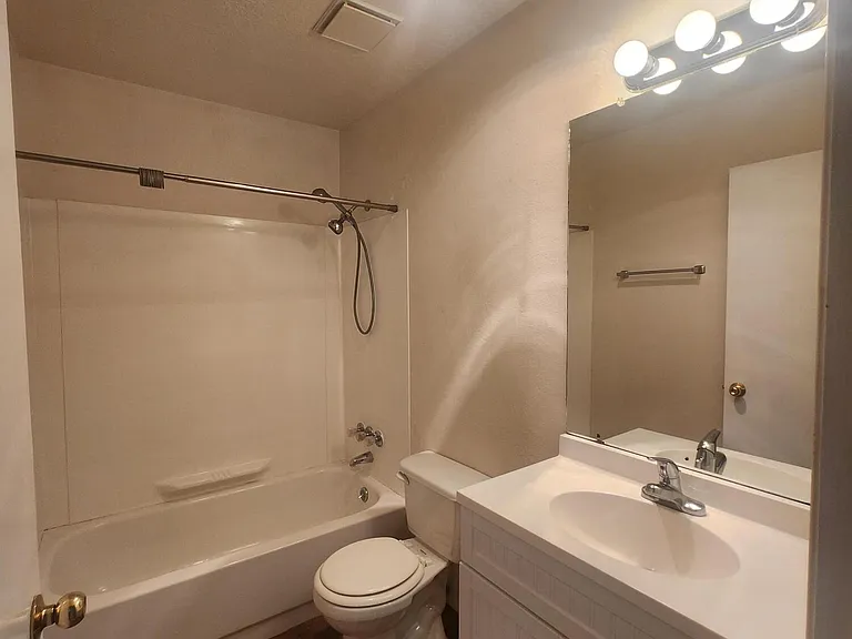 12205 Eric Ct NE #C — Photo 6
