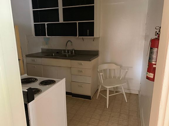 3rd image of 733 California St