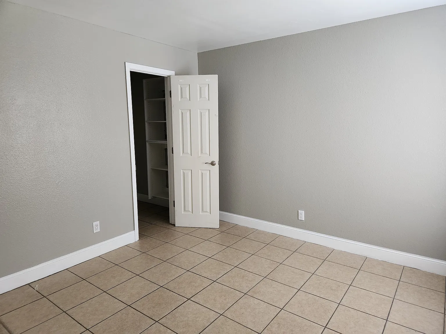 3 bed, 1158 sqft, $1,900 — Photo 3