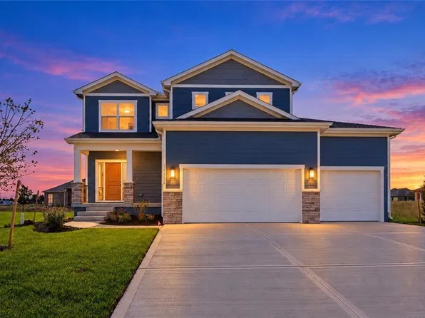 18455 W 195th St, Spring Hill, KS 66083