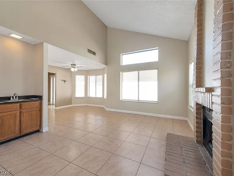 2528 Cherrywood St — Photo 3