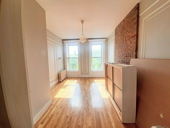 4th image of 123 Tompkins Ave APT 4R