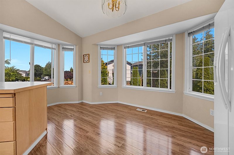 5th image of 6903 78th Drive NE