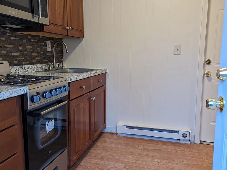 250 Pawling Ave #3 — Photo 3