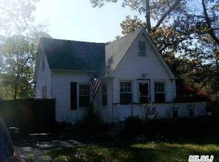 306 Dogwood Rd W, Mastic Beach, NY 11951