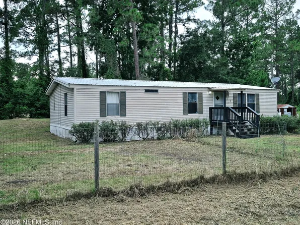 121 Cris Dr, Crescent City, FL 32112