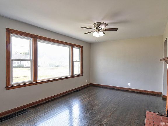 3rd image of 2313 Woodburn Ave