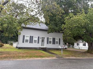 27 Matteson St, Coventry, RI 02816