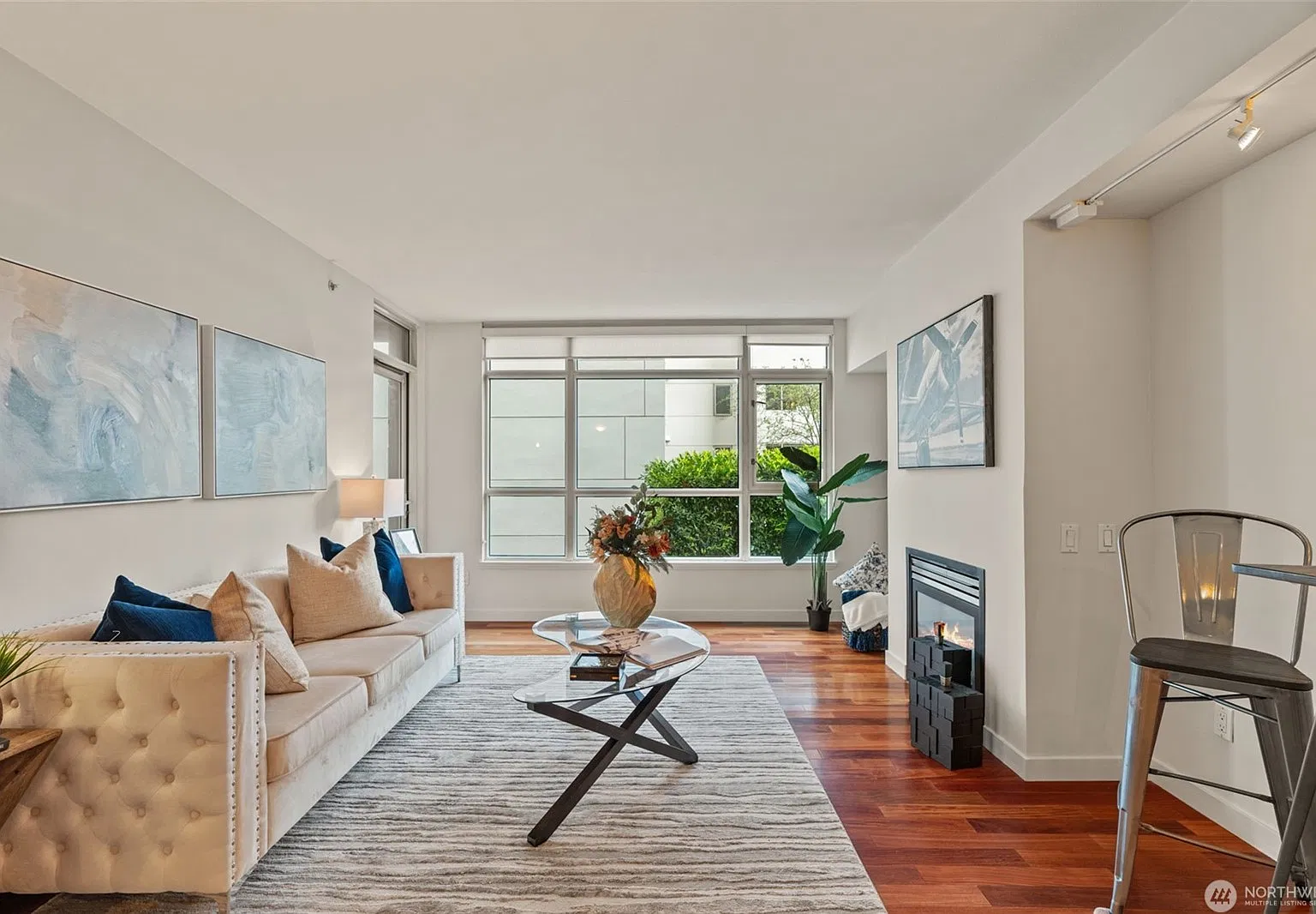 1 bed, 620 sqft, $2,400 — Photo 3