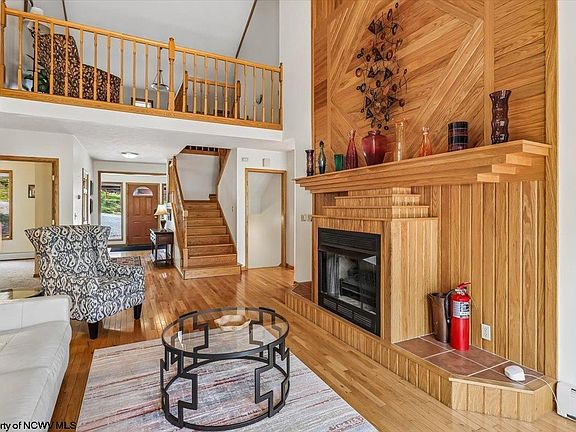 2nd image of 303 Slopeside Rd