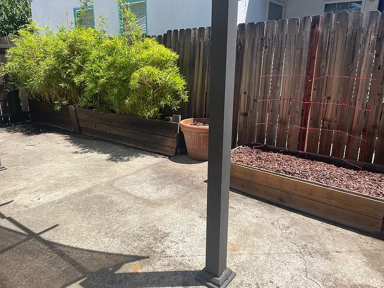 1821 Proctor Ave — Photo 18