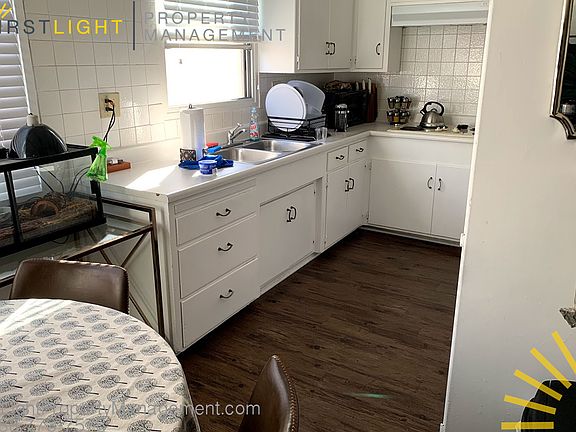 5th image of 2102 S Pacific Ave APT 2