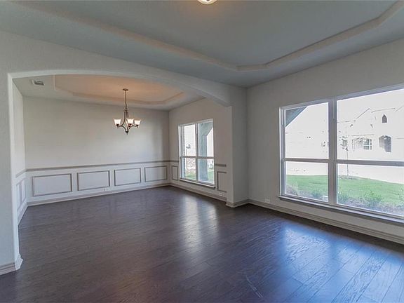 5th image of 9853 Milkweed Ln