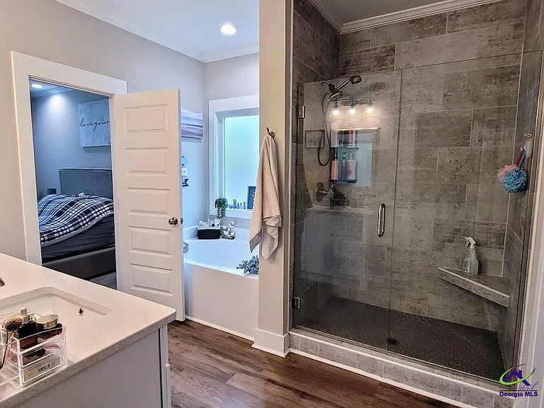 556 Shady Greens Dr — Photo 12
