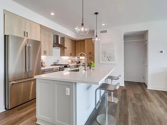 4th image of 4101 Voltaire St Unit 2