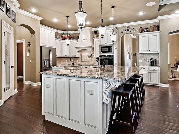 2nd image of 1405 Blackwood Way