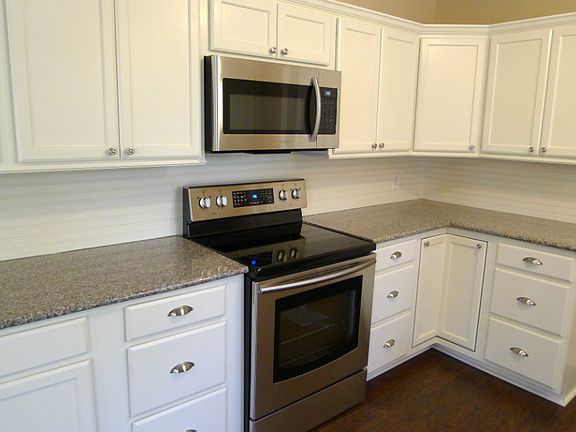 5th image of 105 McCullough St
