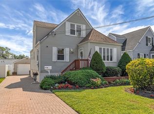 1708 Westmoreland Rd, Merrick, NY 11566