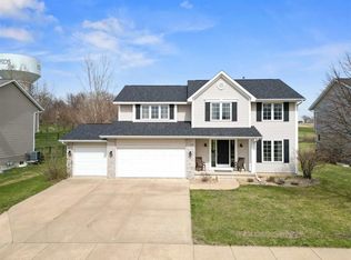 7207 Rolling Ridge Dr SW, Cedar Rapids, IA 52404