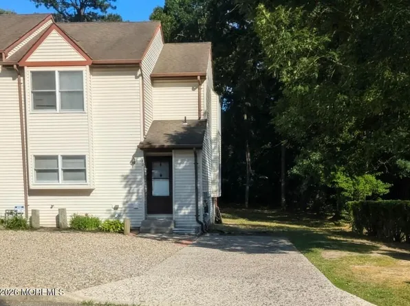 42-44 Winged Foot Ln #42, Tuckerton, NJ 08087