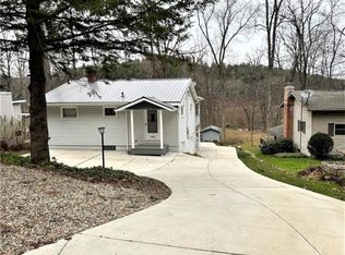 3703 Rockwood Dr SW, Carrollton, OH 44615