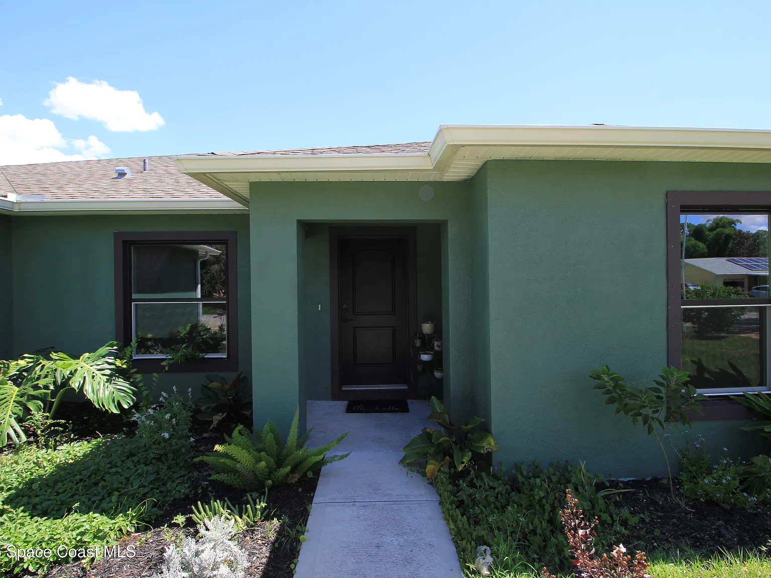 4 bed, 2.0 bath, 1885 sqft, $2,200 — Photo 2