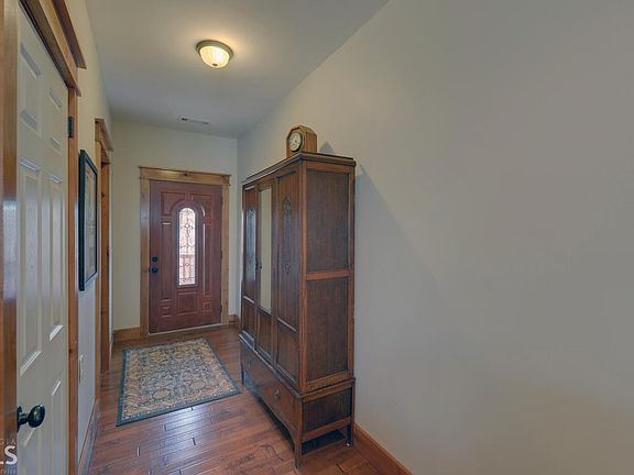 3rd image of 519 Mountain Glenn Ln
