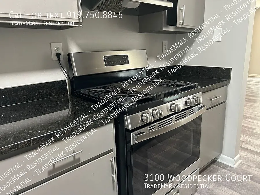 Newly renovated 2 bedroom with 2 full bathrooms — Photo 4