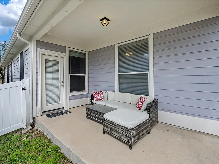 413 Creekside Dr — Photo 14
