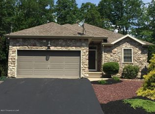 80 Glen Eagles Dr, Hazle Township, PA