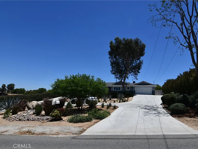 2161 Valley View Ave — Photo 2