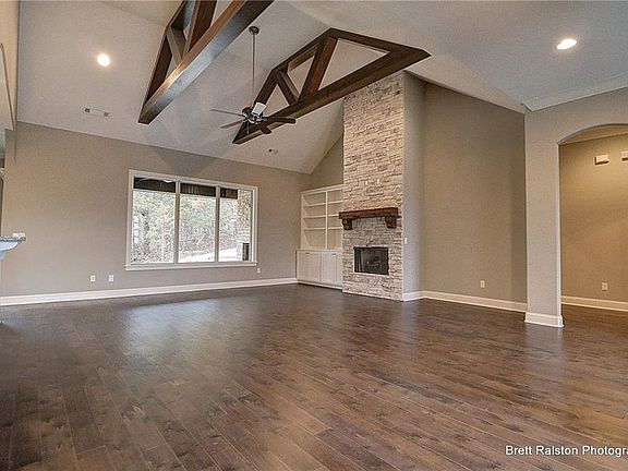 4th image of 3070 E Crestline Pl