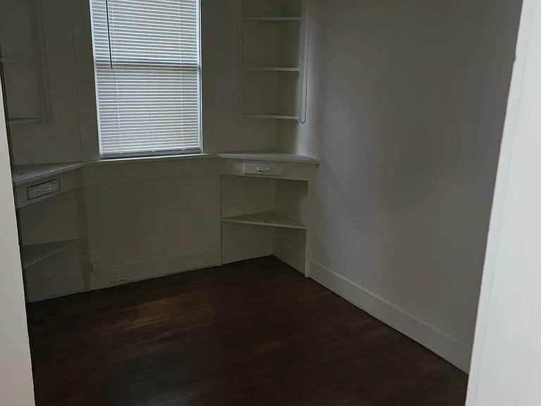 735 McCormick St — Photo 5