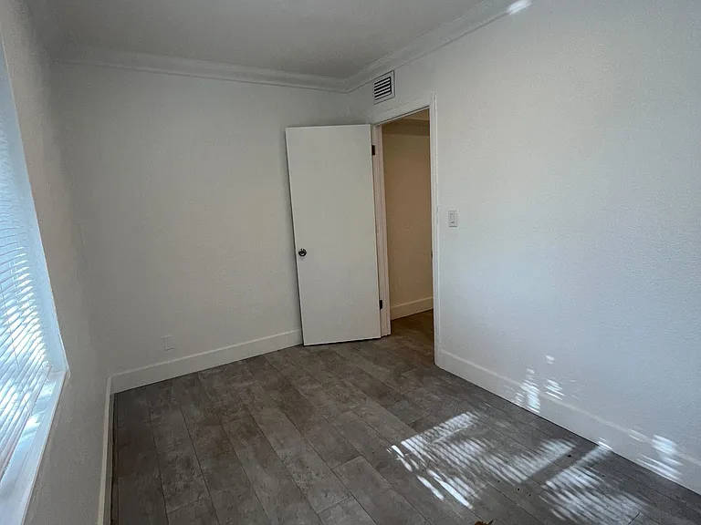 1949 NE 172nd St #10 — Photo 8