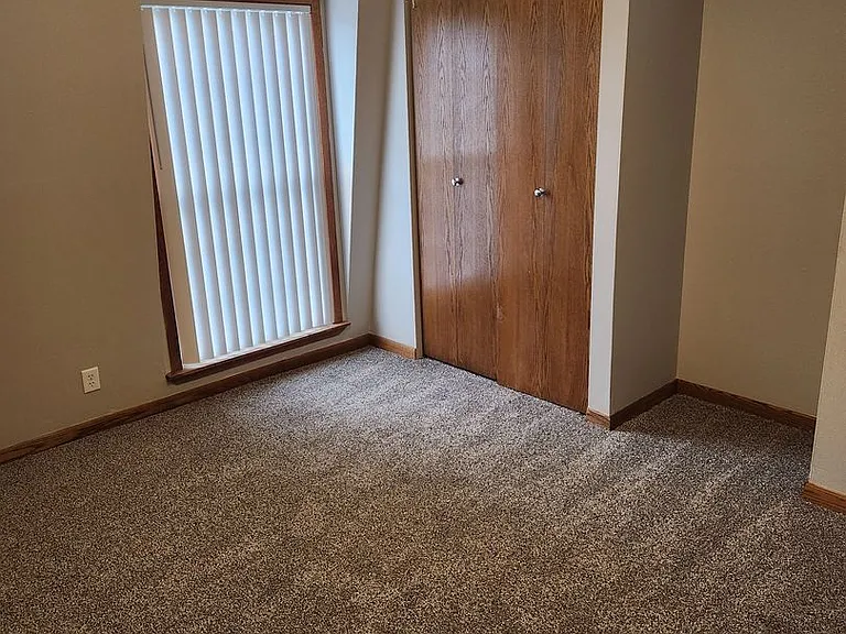 Pleasant Court Apartments — Photo 18