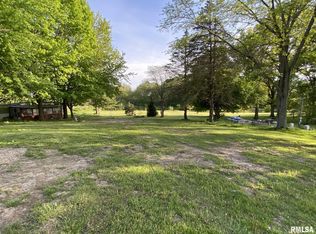 10 Lake Warren Dr, Monmouth, IL 61462